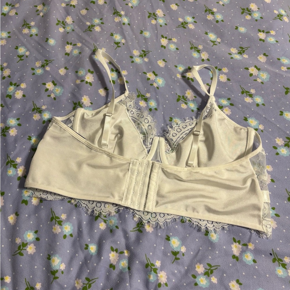 Avidlove Elegant Lace Bralette in White Fairycore